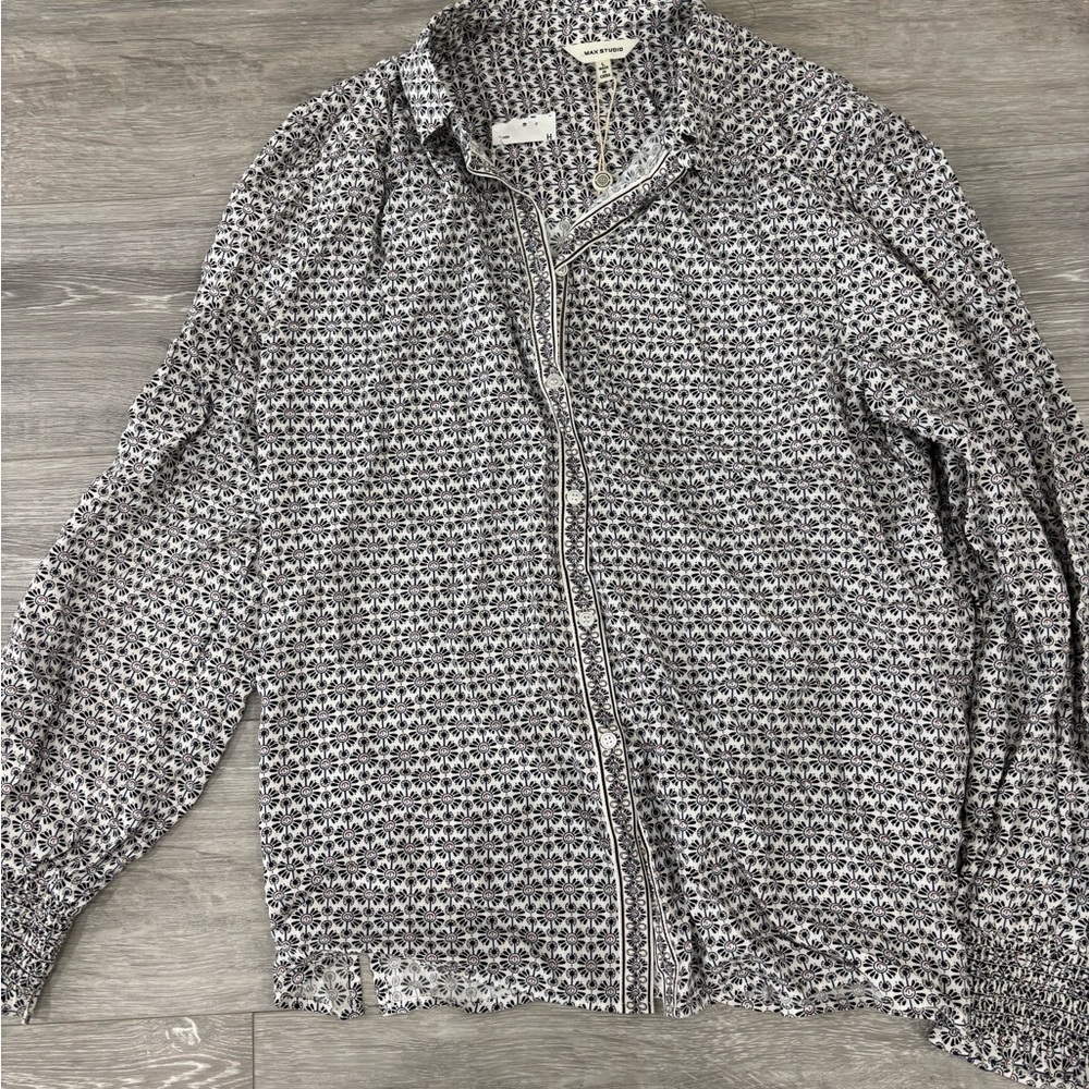 Max Studio Black and White Geometric Blouse